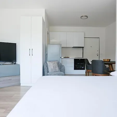 Ama's 2 - Parking, Sea View & Kitchen Apartment *