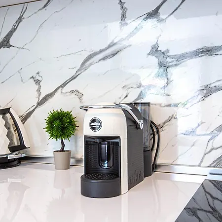 Daire Ama's 2 - Parking, Sea View & Kitchen